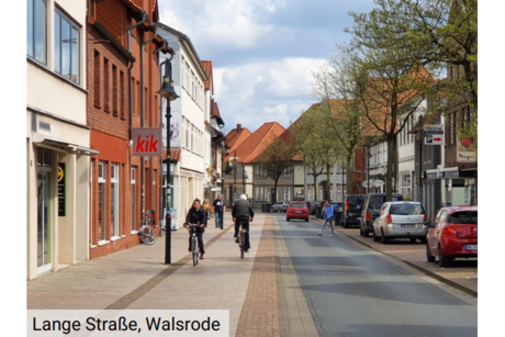 Bild vergr&ouml;&szlig;ern: Das Bild zeigt die Lange Stra&szlig;e in Walsrode. Links sind Gesch&auml;fte, darunter ein 