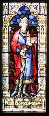 Bild vergrößern: Das linke Buntglasfenster im Trauzimmer enthält in seinem Mittelteil die Darstellung des Grafen Wale, der als Gründer des Klosters in Walsrode gilt (986 n. Chr.)